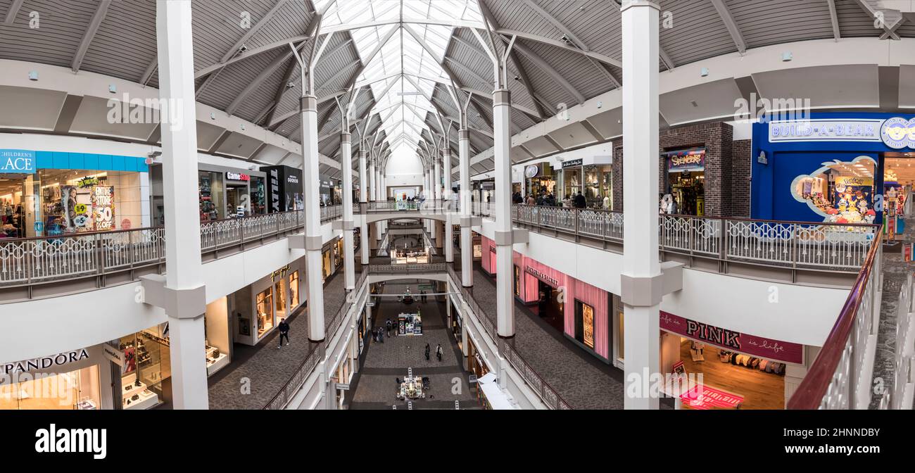 Centro commerciale aperto a Providence, USA. La gente apprezza lo shopping Foto Stock