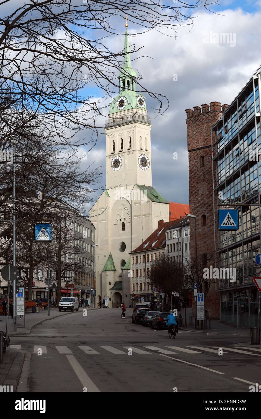 Torri della Chiesa di San Pietro e della Torre del Leone a Monaco Foto Stock