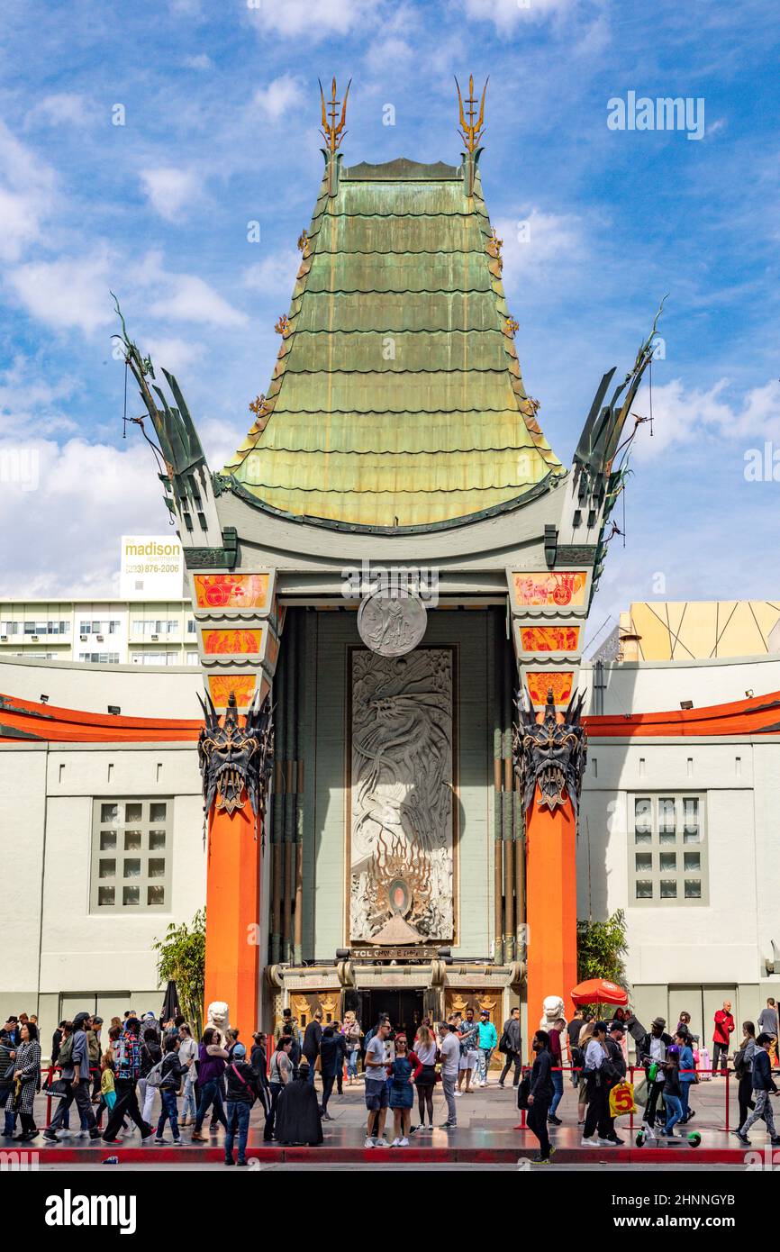 TCL Chinese Theatre situato su Hollywood Boulevard. Il quartiere dei teatri è una famosa attrazione turistica Foto Stock