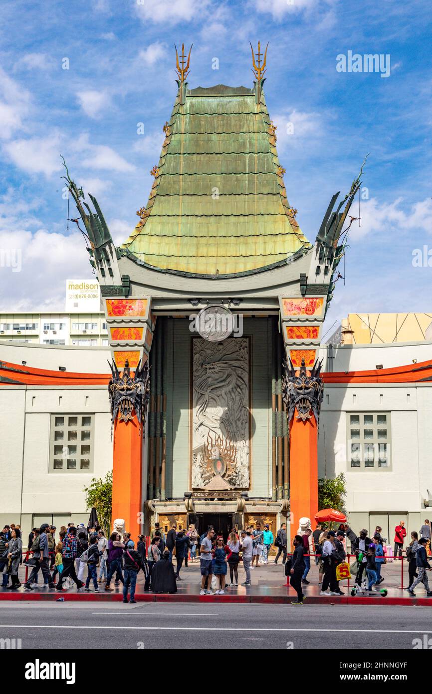 TCL Chinese Theatre situato su Hollywood Boulevard. Il quartiere dei teatri è una famosa attrazione turistica Foto Stock