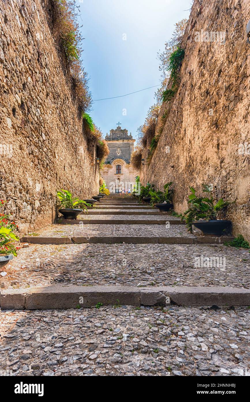 La scalinata per la Cattedrale di San Bartolomeo, Lipari, Italia Foto Stock