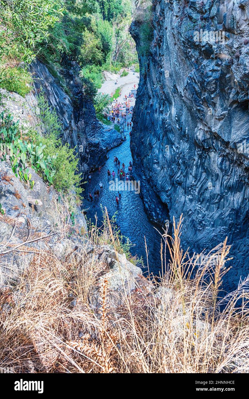 Una giornata al panoramico Parco fluviale dell'Alcantara, Sicilia, Italia Foto Stock