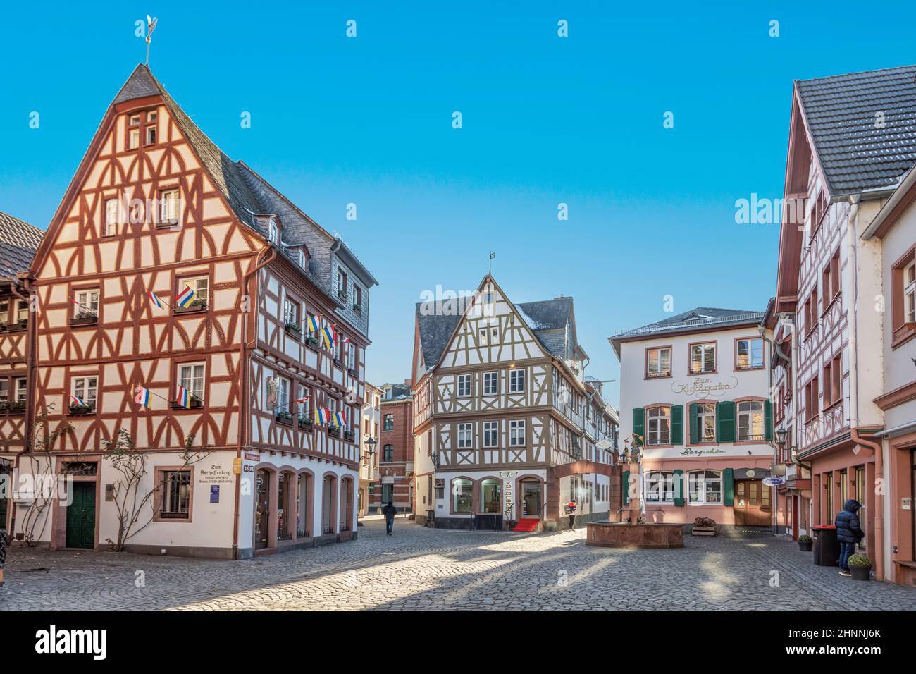 Centro storico di Mainz con vecchi edifici tradizionali a graticcio Foto Stock