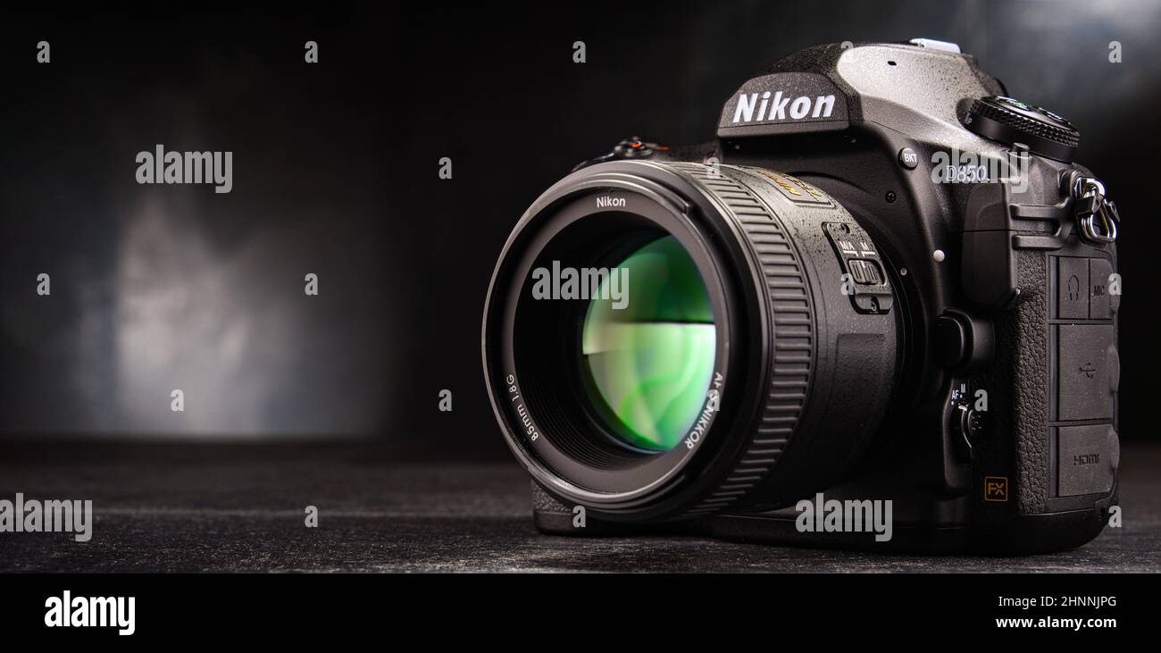 Fotocamera Nikon D850 con zoom nikkor Foto Stock