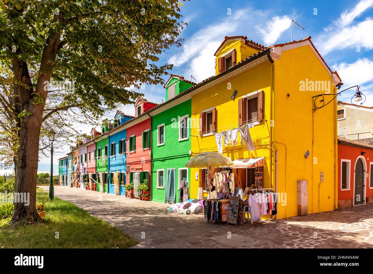 Case colorate sull'isola di Burano nella laguna di Venezia Foto Stock