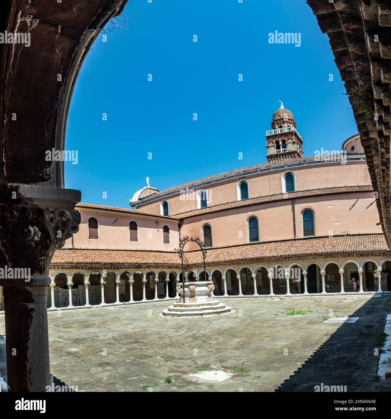 Affascinante architettura e dettagli all'interno della Chiesa di San Michele, Venezia Foto Stock