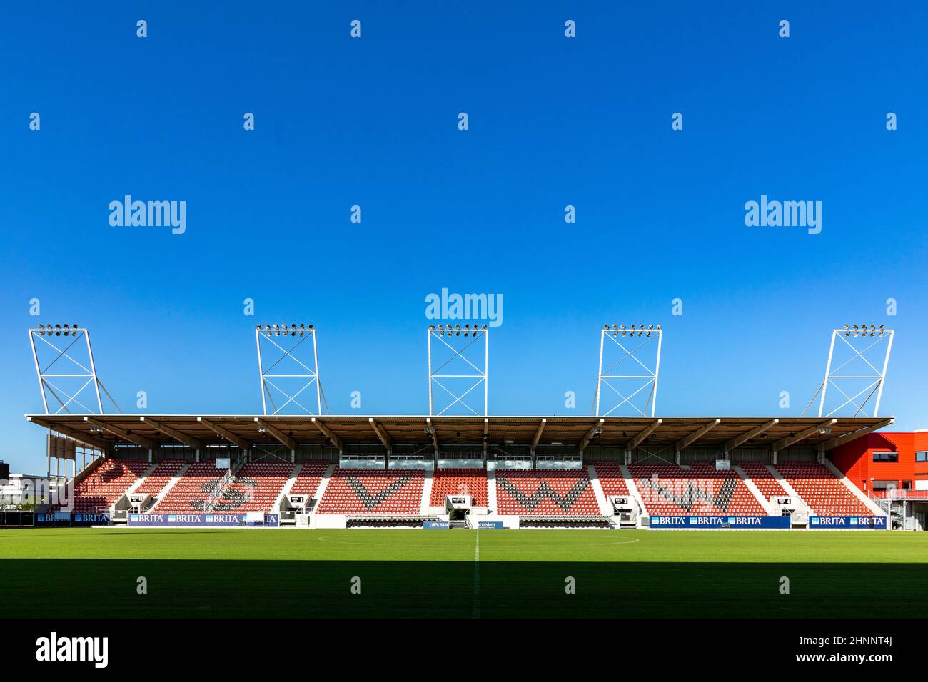 L'arena Brita è lo stadio di casa per la squadra di calcio SV Wehen Wiesbaden, giocando nel campionato professionale in Germania Foto Stock
