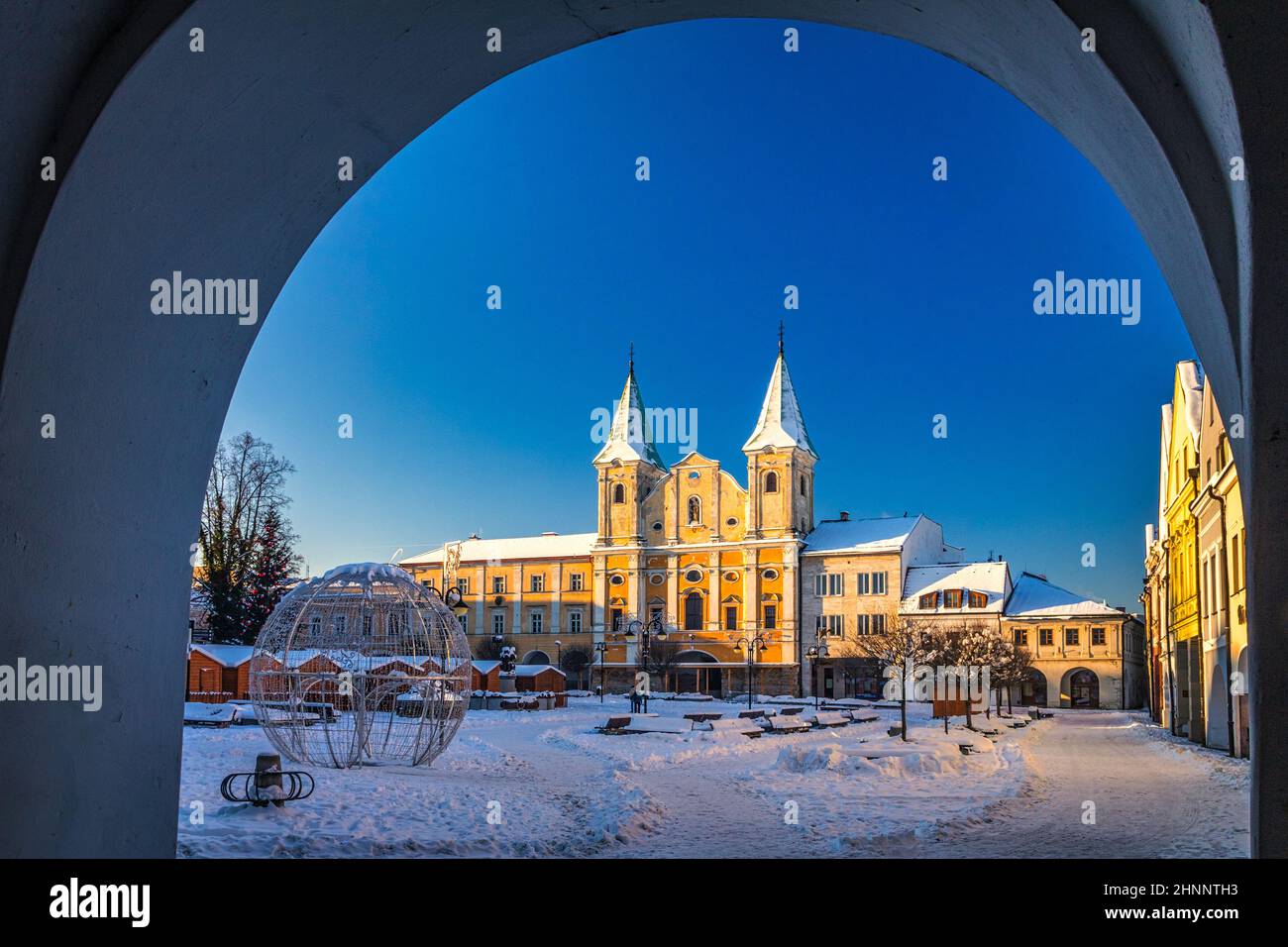 Chiesa barocca della conversione di San Paolo Apostolo in piazza Marianske namestie, Zilina, Slovacchia, Europa. Foto Stock