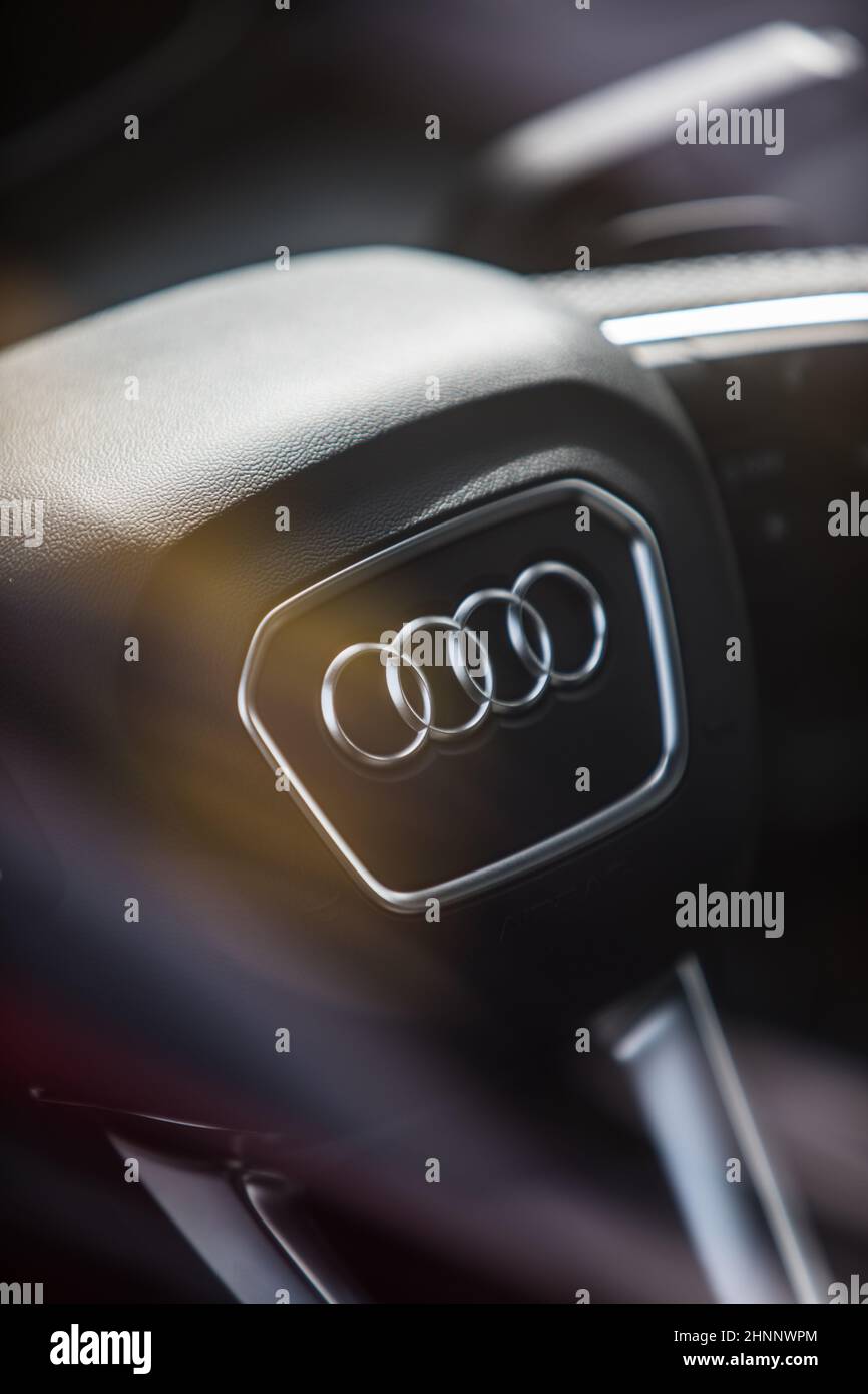 Logo Audi sul volante Foto Stock