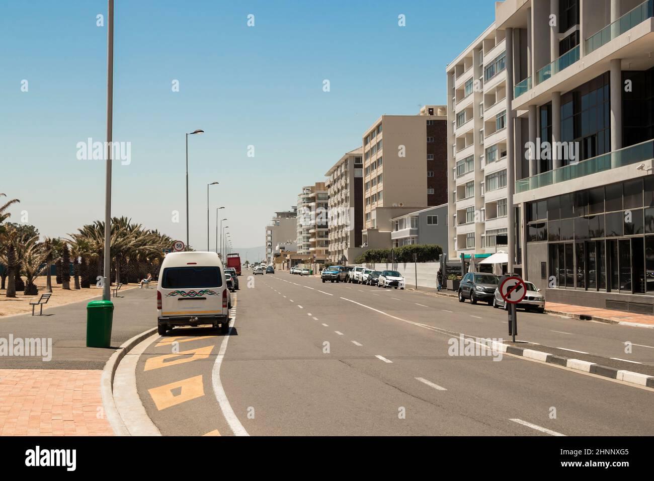 Street in Mouille Sea Point Promenade, Città del Capo, Sudafrica. Foto Stock