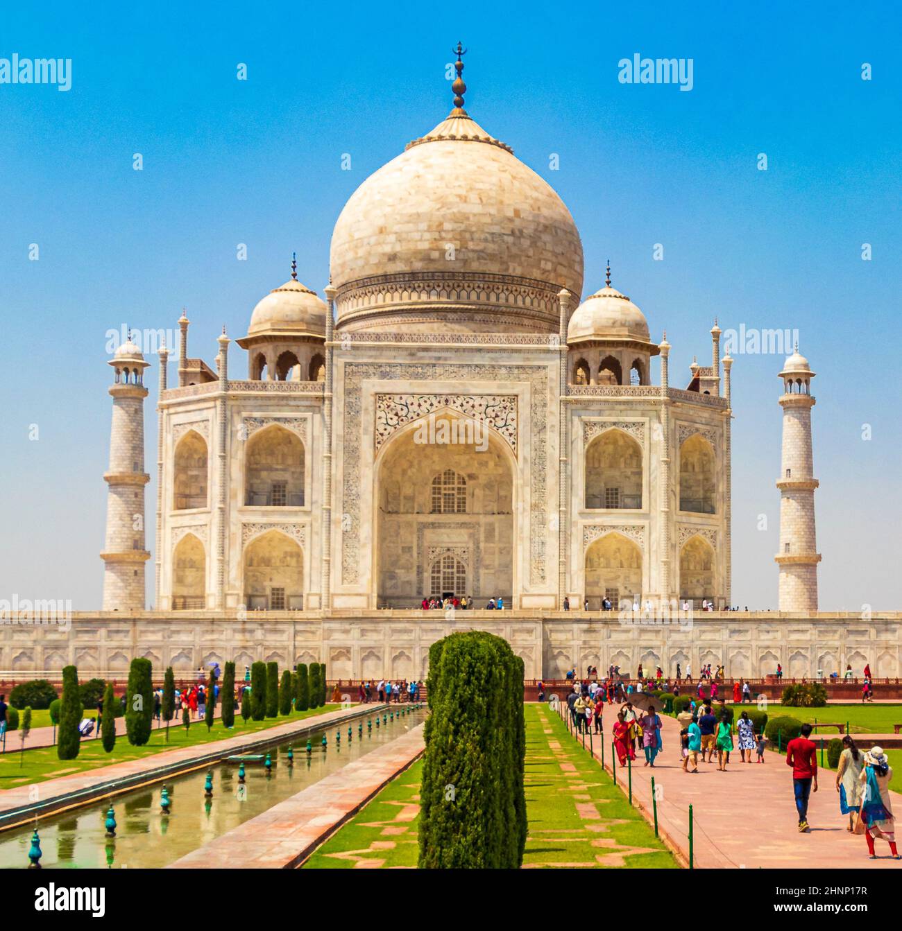 Taj Mahal panorama in Agra India con incredibili giardini simmetrici. Foto Stock