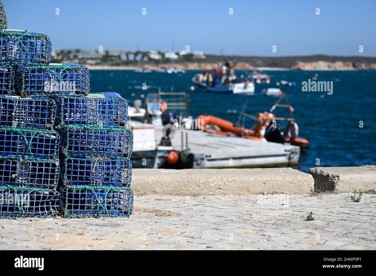 Cestini di aragosta al porto Foto Stock