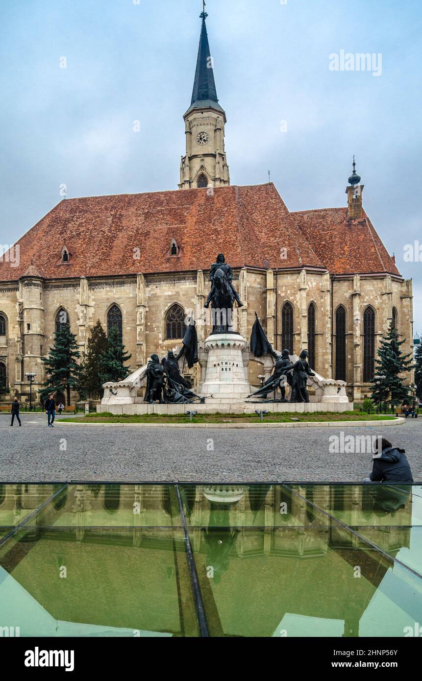 CLUJ-NAPOCA, ROMANIA - 14 NOVEMBRE 2013: Paesaggio urbano, architettura nella città di Cluj-Napoca, Transilvania, Romania Foto Stock