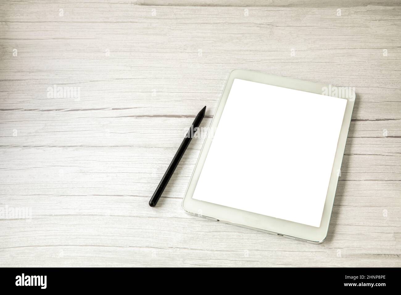 Tavoletta da disegno digitale bianca con vista dall'alto e penna su  scrivania di legno chiaro con spazio per fotocopie, ufficio, casa e  computer Foto stock - Alamy