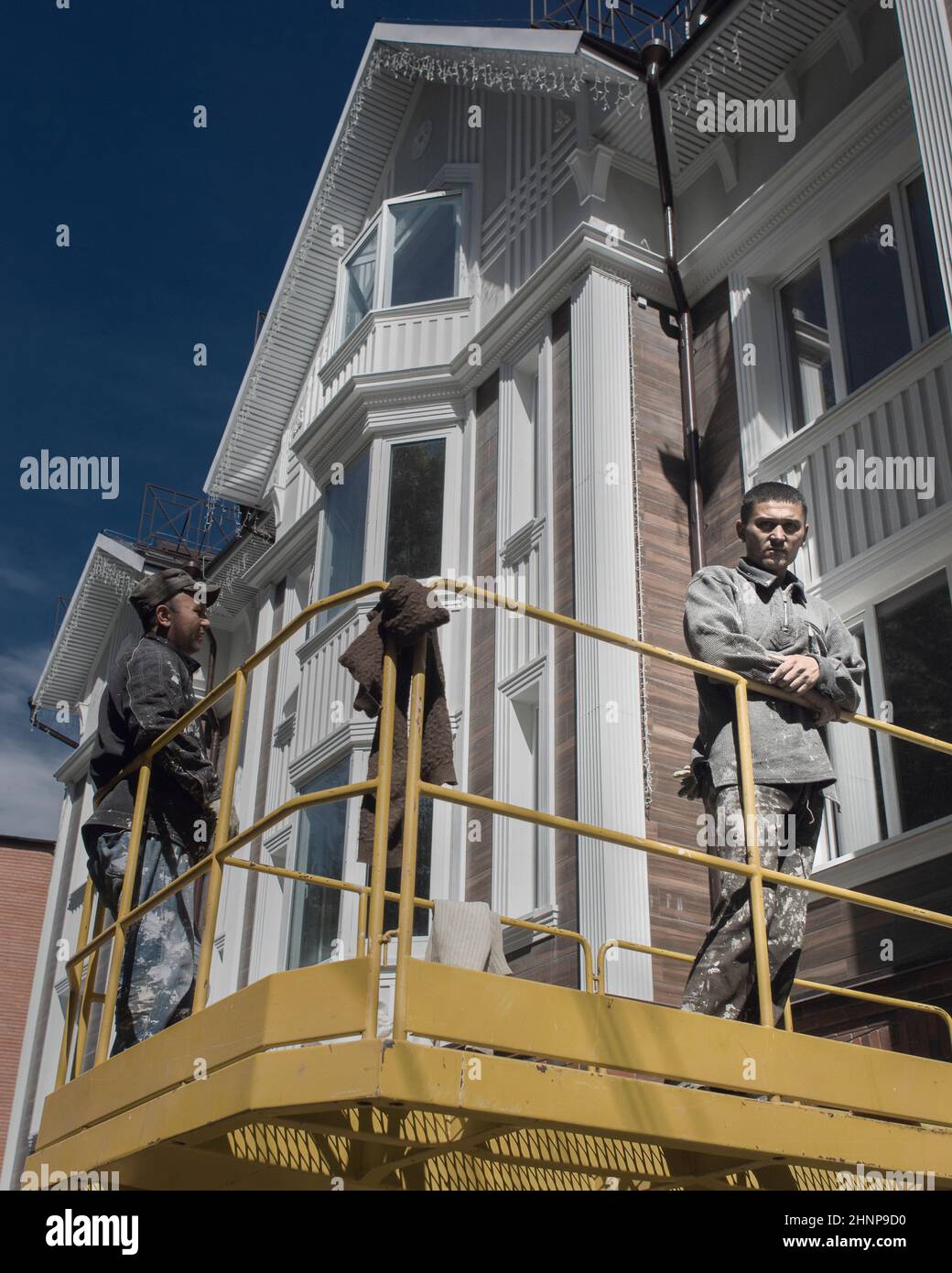 15th del giugno 2019, Russia, Tomsk, lavoratori migranti sul freno Foto Stock