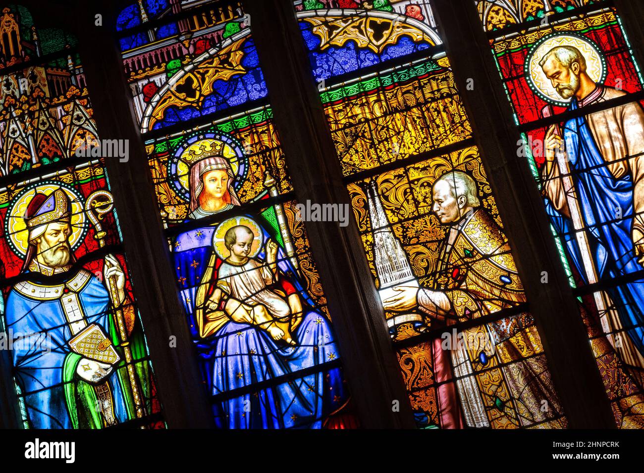 Vetrate nella Cattedrale di Saint Corentin Foto Stock