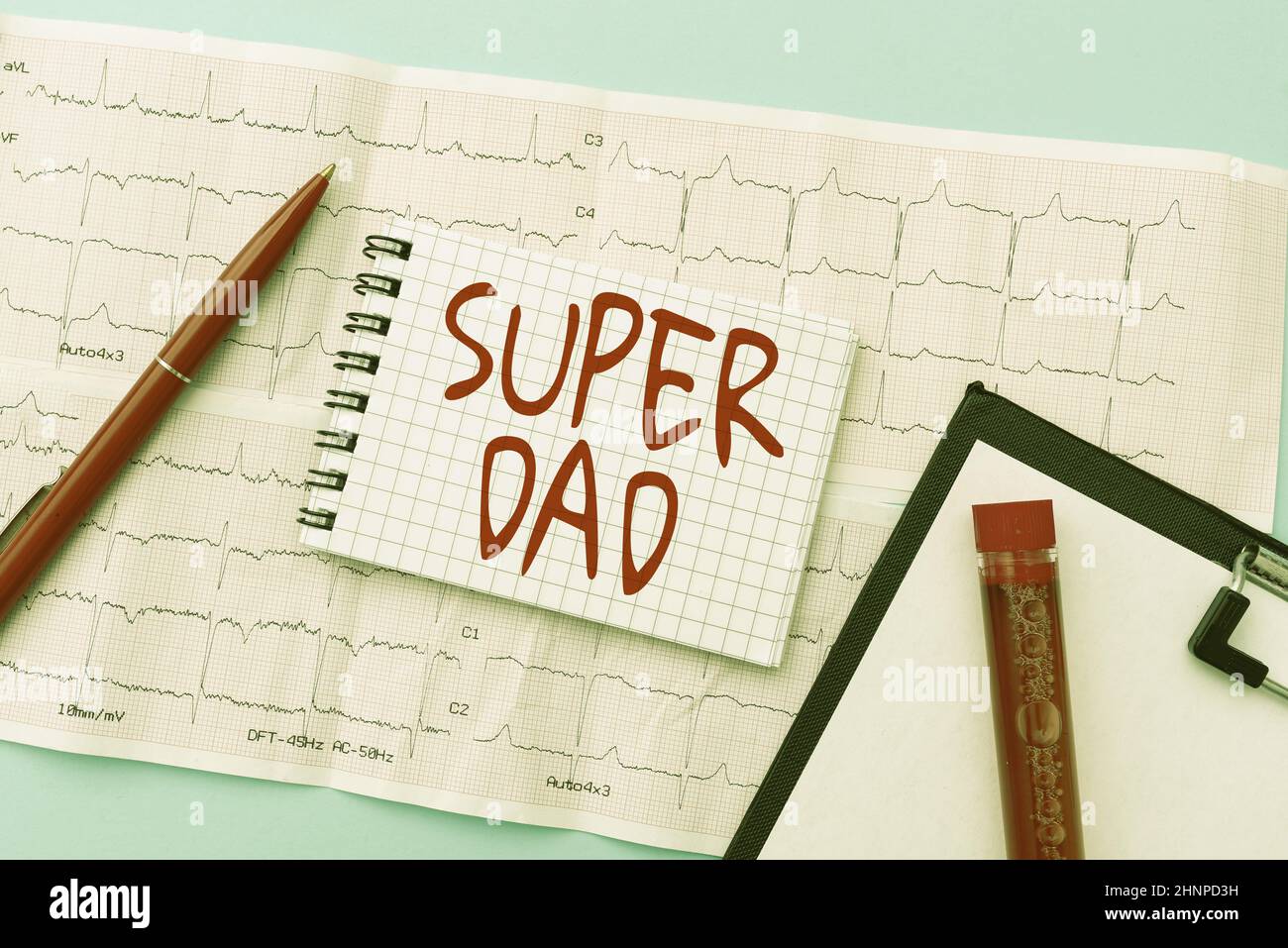 Testo che mostra l'ispirazione Super papà. Business Overview Bambini idolo e super eroe un'ispirazione per guardare alla lettura del grafico e scrittura importante Medical Notes Test Result Analysis Foto Stock