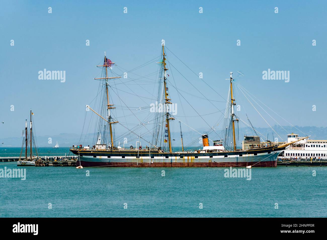 Vista al molo di San Francisco con la nave a vela Vintage 1886 Balcutha al Maritime National Historical Park Foto Stock