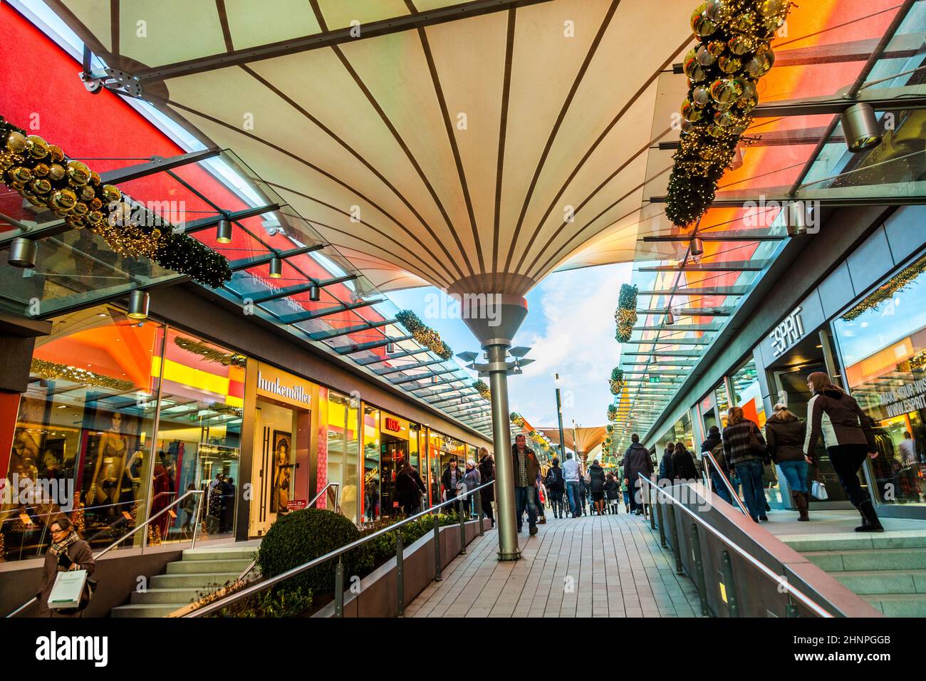 Le persone amano fare shopping nel nuovo Mall Foto Stock