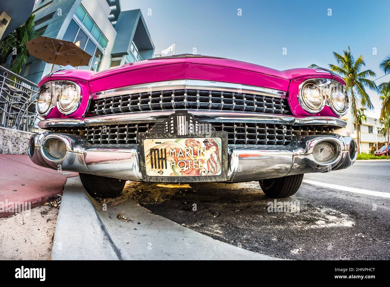 Cadillac Vintage auto parcheggiata a Ocean Drive a Miami Beach Foto Stock