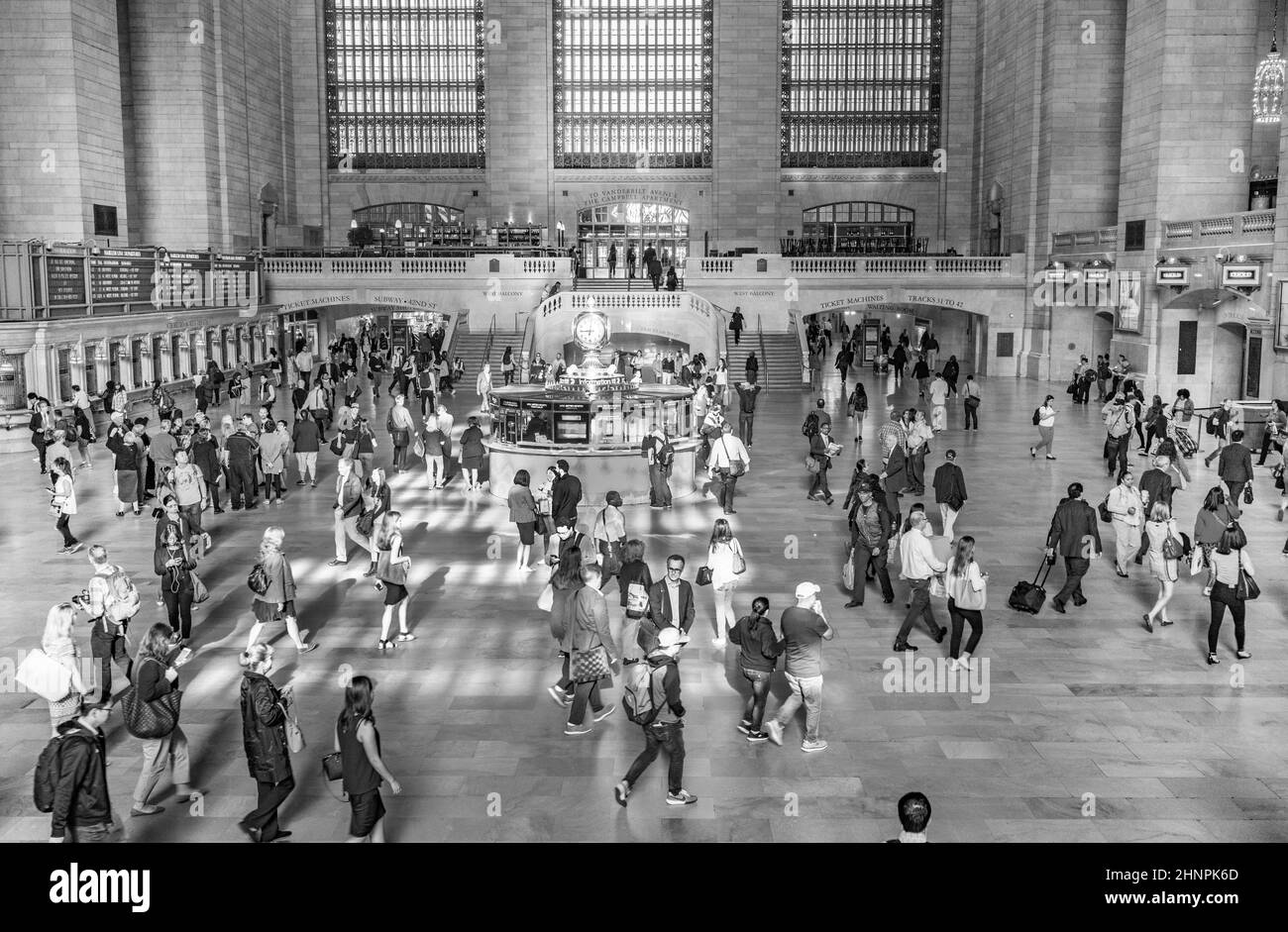 Pendolari e turisti nella grande stazione centrale di New York Foto Stock