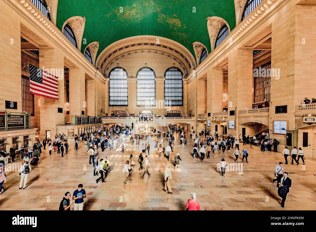 Pendolari e turisti nella grande stazione centrale di New York Foto Stock