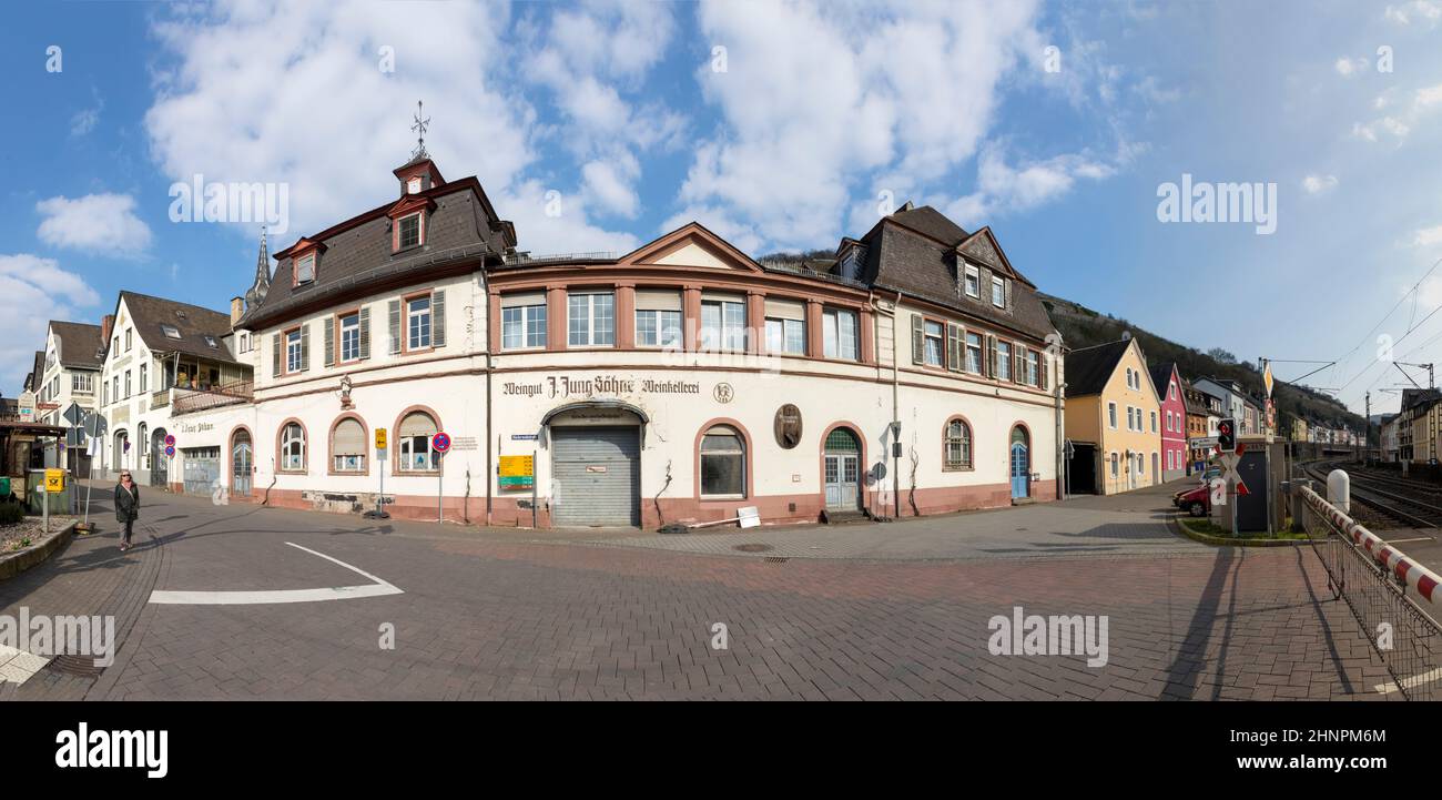 Facciata della vecchia casa di stampa del vino in Assmannshausen, un piccolo villaggio nella città di Ruedesheim Foto Stock