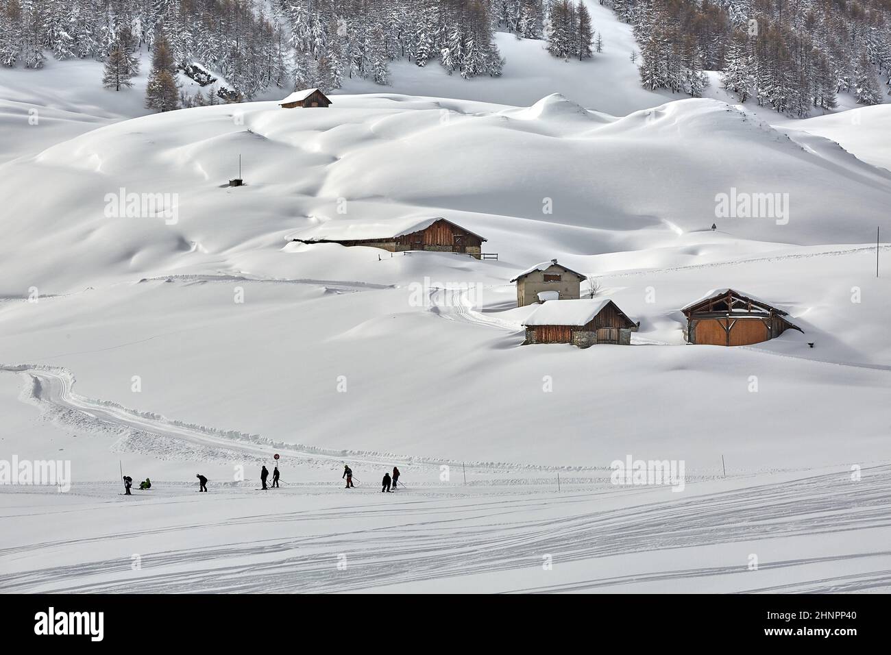 Piste da sci con alcune piste da fondo Foto Stock