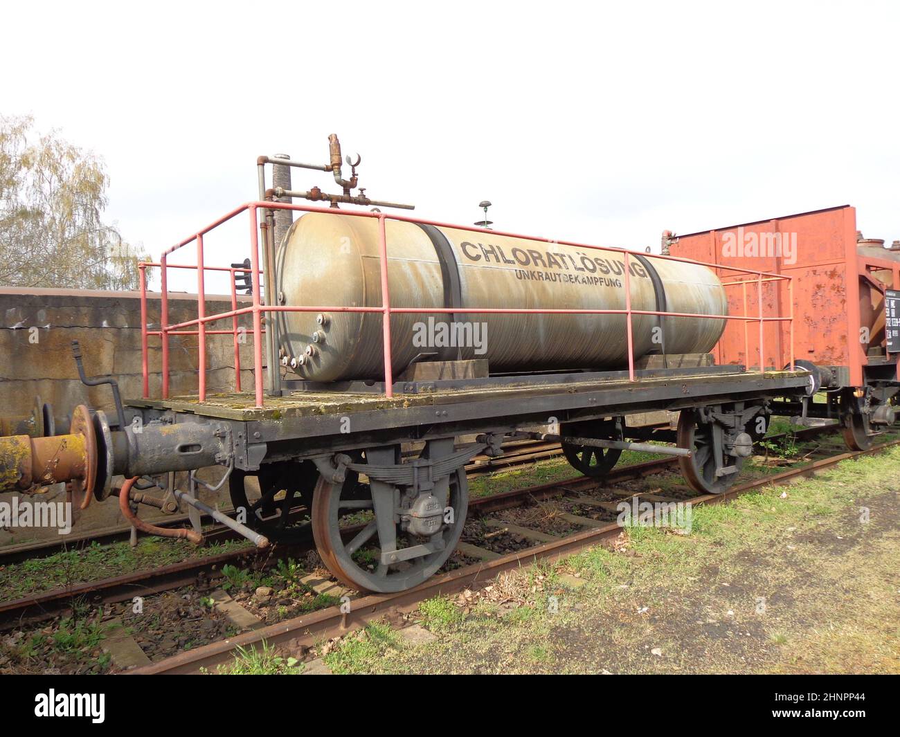 Ferrovia Deutsche Reichsbahn carro cisterna per il controllo delle erbacce sulla strada aperta inizio 30s non restaurata. Foto Stock