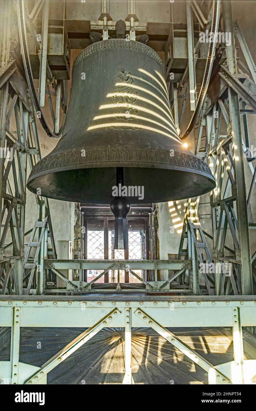 La campana principale il Pummerin della cattedrale di Santo Stefano (in tedesco Stephansdom) nel centro di Vienna Foto Stock