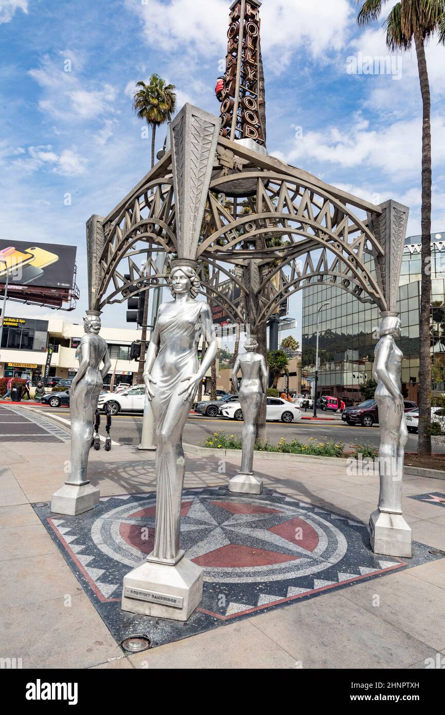 Gazebo con statue di Dorothy Dandridge, Dolores del Rio, Mae West, e Anna May Wong Foto Stock