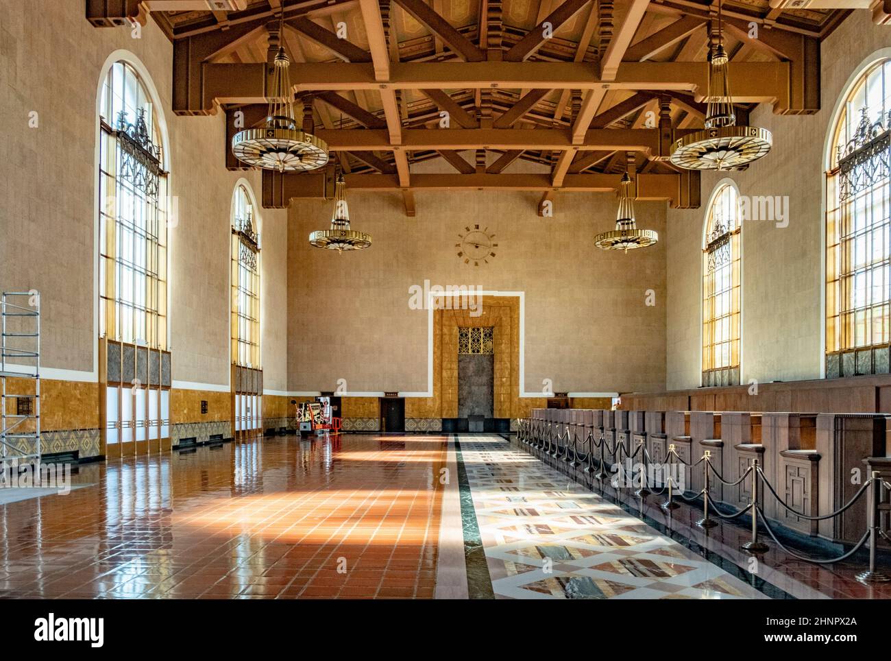 Vista interna della Union Station di Los Angeles. La stazione è la stazione più trafficata degli Stati Uniti occidentali Foto Stock