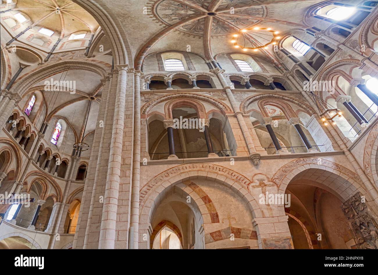 Famosa cupola gotica a Limburgo, in Germania, con splendidi colori Foto Stock