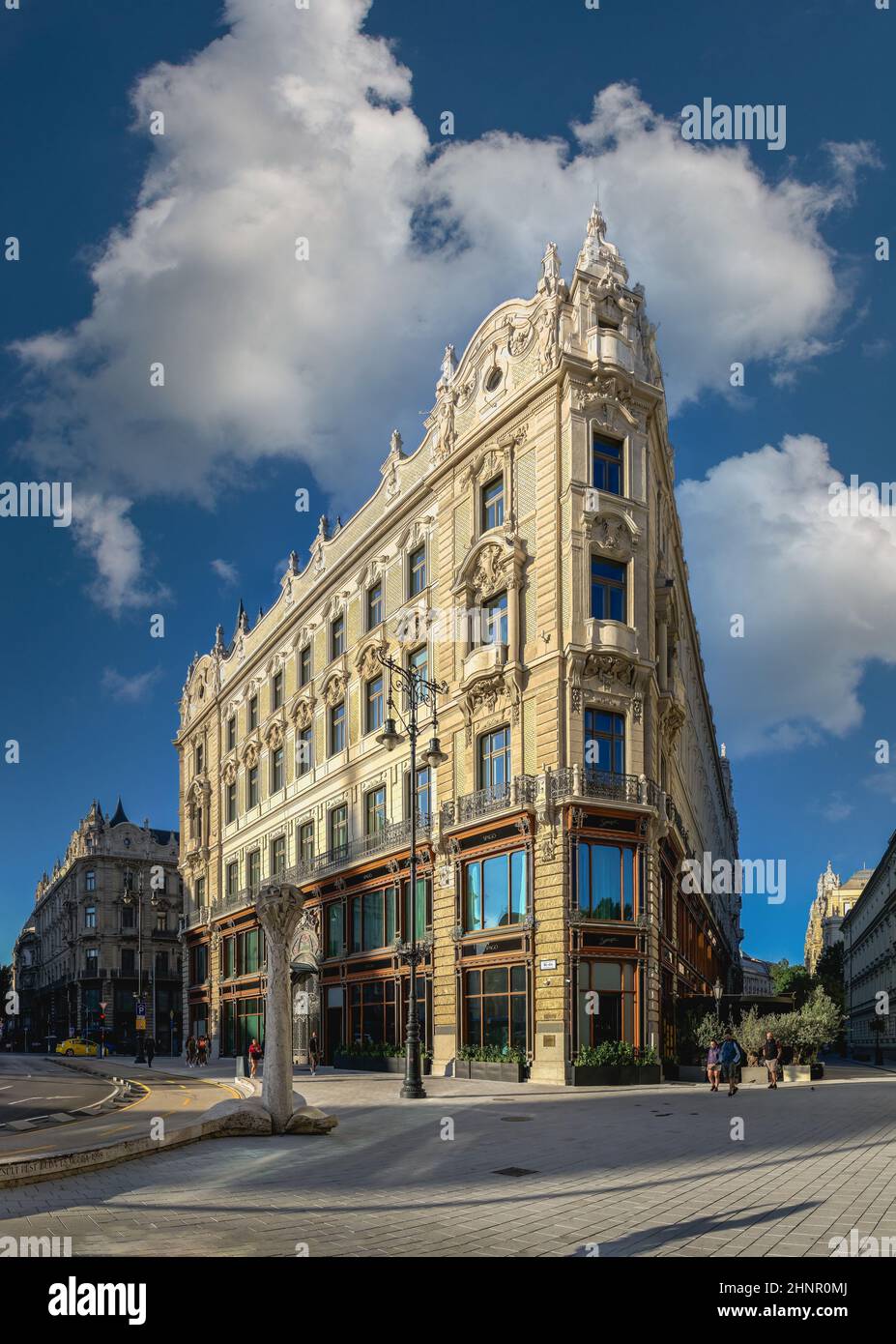 Strade della città vecchia di Budapest, Ungheria Foto Stock