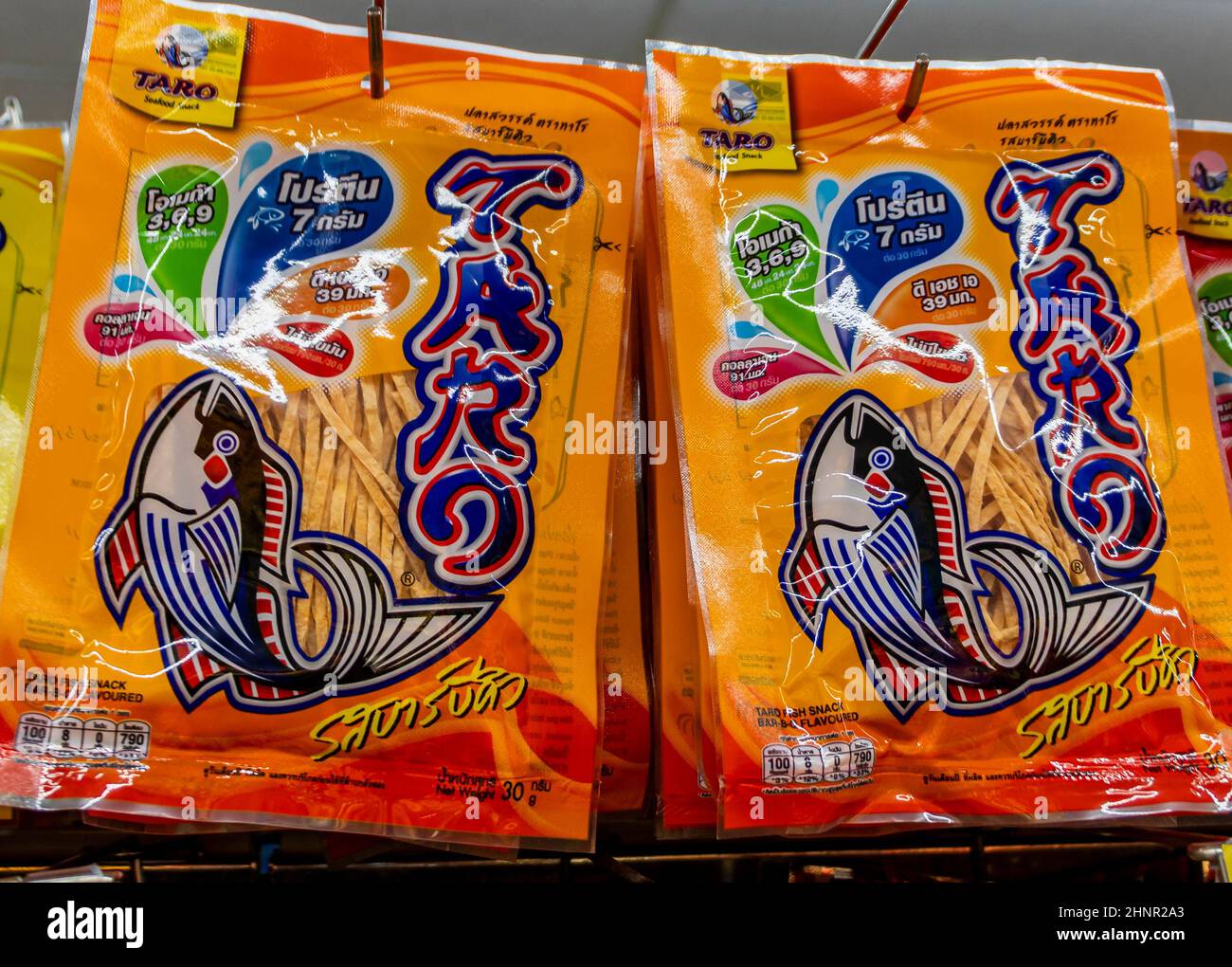 Pesce alle alghe thailandesi prodotti snack istantanei dal supermercato in Thailandia. Foto Stock