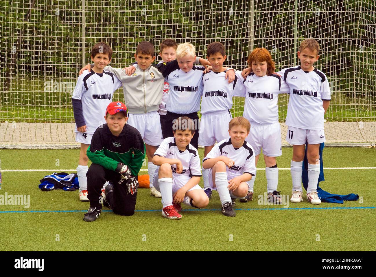 Bambini di BSC Schwalbach che giocano a calcio Foto Stock