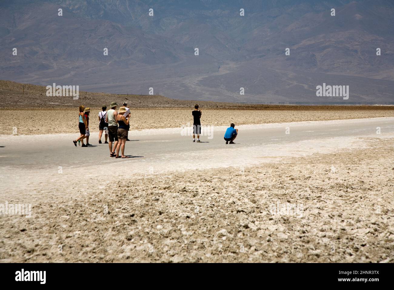 Badwater, il punto più profondo degli Stati Uniti, Saltsee mescolato con minerali nella valle del deserto Foto Stock