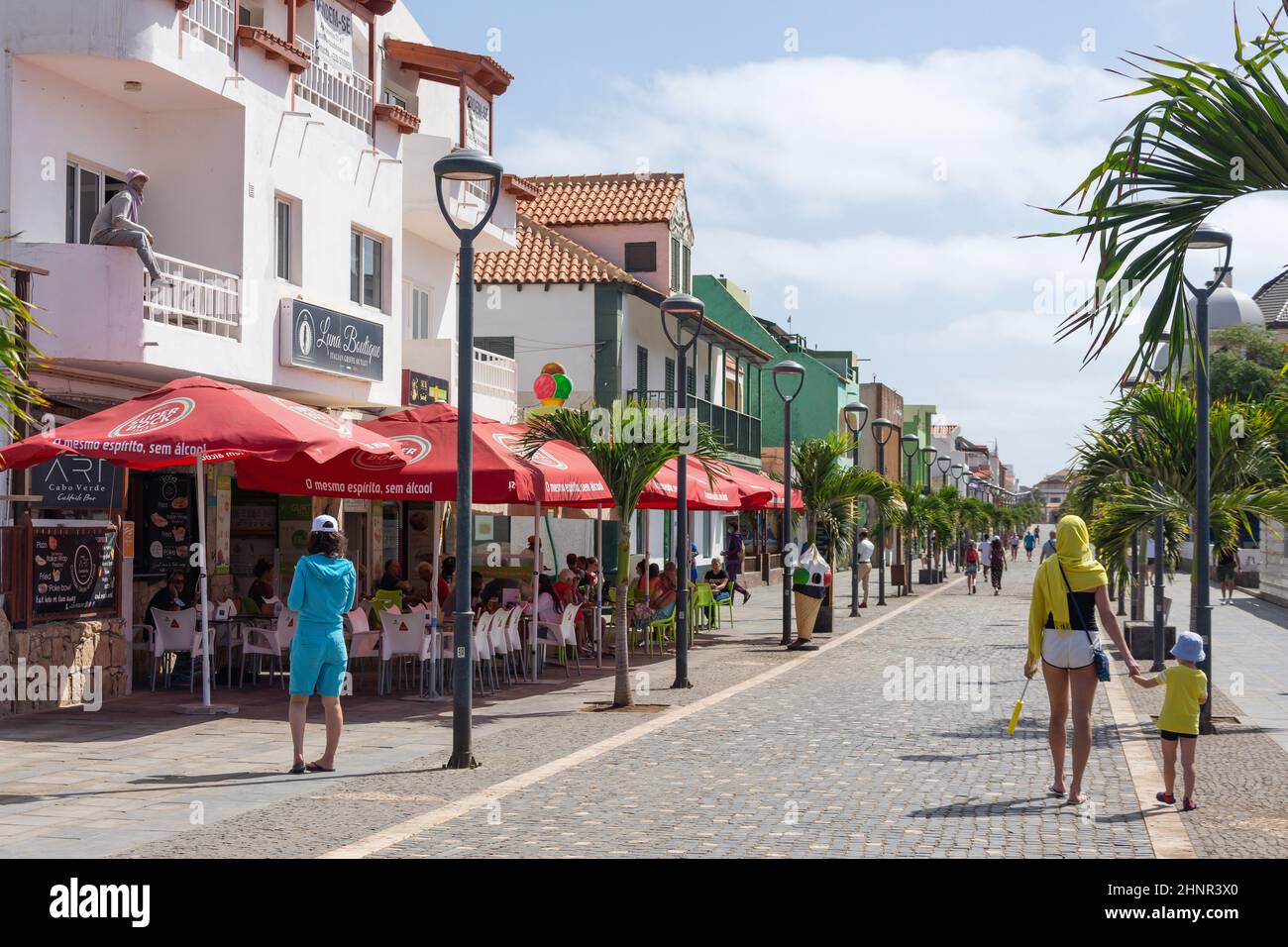 Strada pedonale, Rua 1 De Junho, Santa Maria, SAL, República de Cabo (Capo Verde) Foto Stock