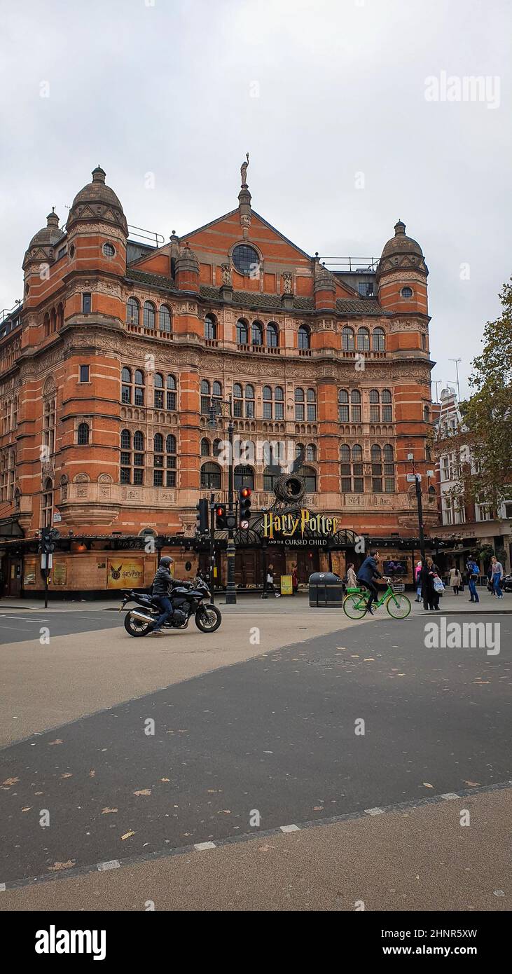 Londra, UK - 11.05.2019: Harry Potter e il bambino maledetto al teatro del palazzo a Londra. Harry Potter gioca a cartellone nella città di Londra. Foto Stock