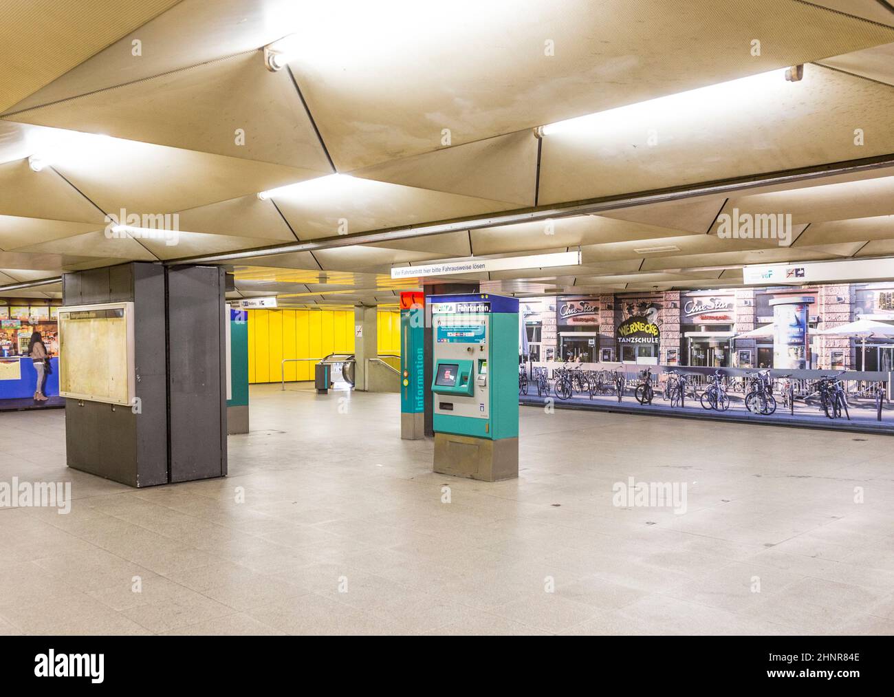 Stazione della metropolitana per S e U-Bahn Eschenheimer Tor a Francoforte, Germania Foto Stock