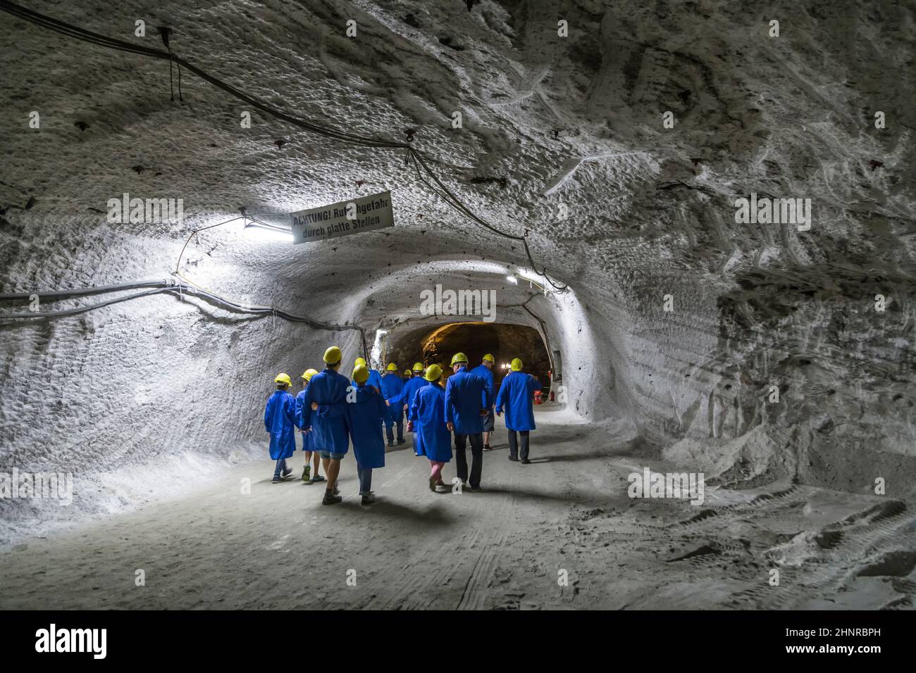 La gente visita l'impianto minerario Sondershausen in Germania Foto Stock