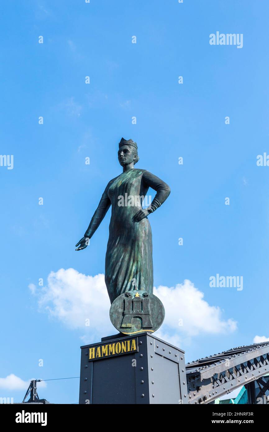 Statua di Europa e di Hammonia al Ponte Brooks di Amburgo Foto Stock