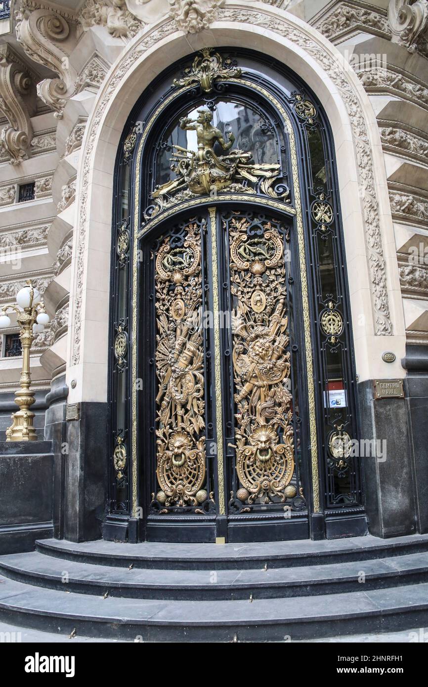 Famosa porta in bronzo al centro Navale Foto Stock