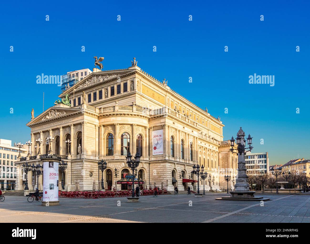 Vecchio Teatro dell'Opera di Francoforte sul meno la mattina presto Foto Stock