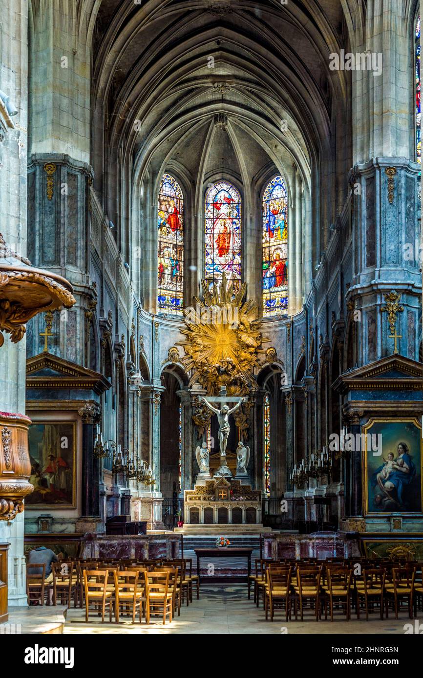 All'interno della chiesa cattolica di San Merri a Parigi Foto Stock