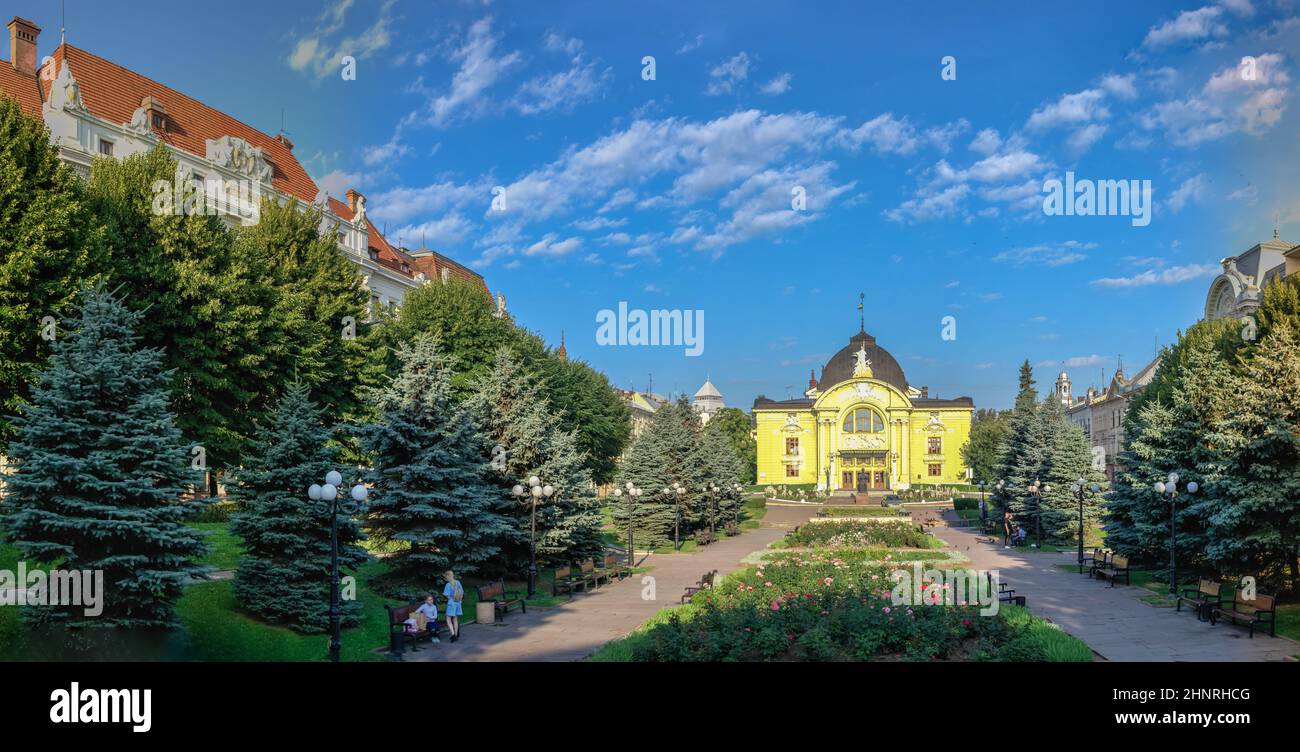 Il teatro di città di Chernivtsi in Ucraina Foto Stock