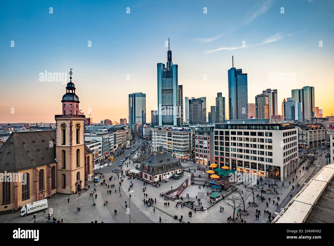 Vista serale dallo Sky bar, Frankfurt City Hauptwache Foto Stock