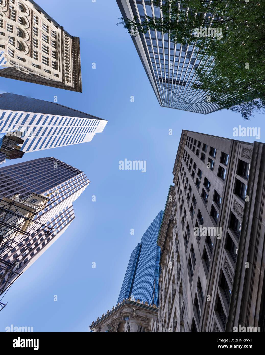 Vista panoramica sulla mescolatura di vecchi e nuovi grattacieli del centro di Boston Foto Stock