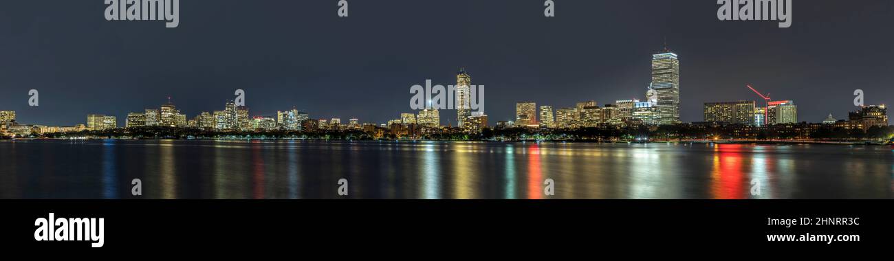 Skyline di Boston di notte Foto Stock