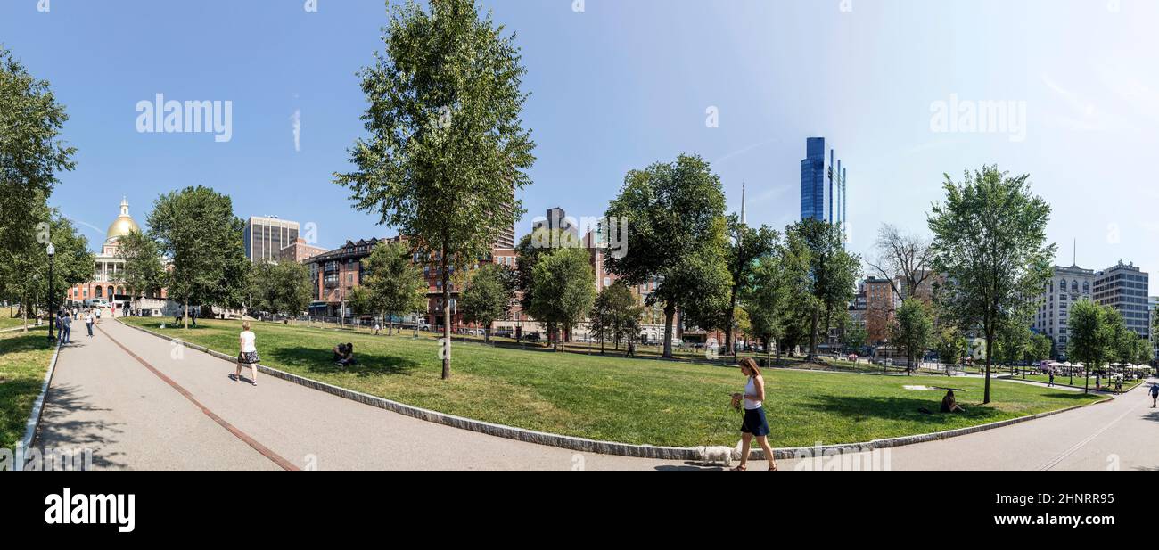 Le persone apprezzano il Park Boston Common Foto Stock